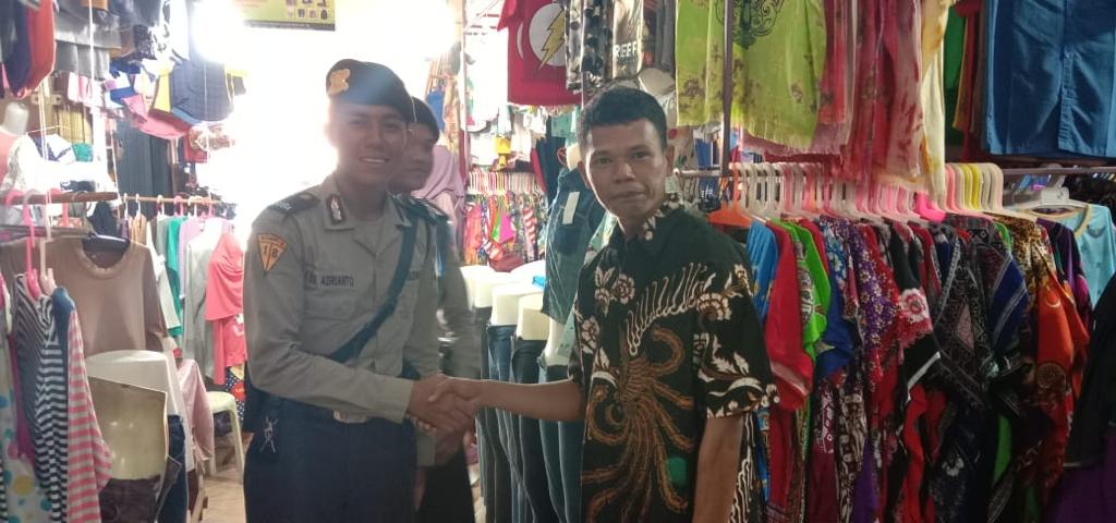 SPN Polda Kepri bersama pedagang di Pasar Maimun
