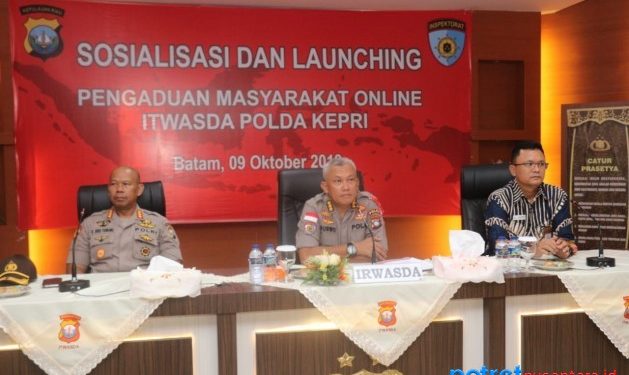 Irwasda Polda Kepri Kombes Pol Purwolelono, S.IK., M.M saat memberikan pemaparan penggunaan pengaduan secara online