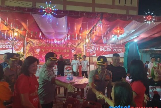 Kapolres Karimun AKBP Yos Guntur Yudi FS disalah satu Klenteng di Karimun