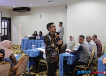 Ketua Banwaslu Karimun, Nurhidayat saat melakukan sosialisasi