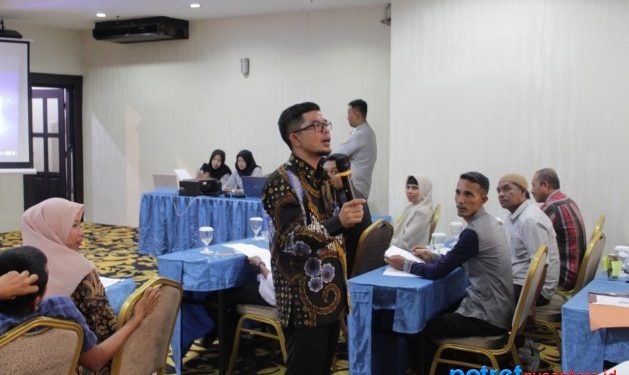 Ketua Banwaslu Karimun, Nurhidayat saat melakukan sosialisasi