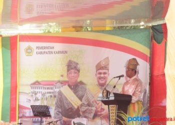 Wakil Bupati Karimun H Anwar Hasyim saat menyaipan pidatinya pada acara syukuran HUT Kabupaten Karimun Ke-20 Tahun
