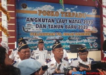epala KSOP Kelas I Tanjung Balai Karimun, Provinsi Kepri Capt Barlet Silalahi saat menyampaikan keterangannya. Foto/humas
