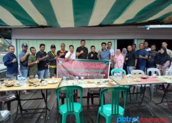 Usai acara, wartawan bersama Sekda dan Kepala Dinas Komunikasi Informatika dan Statistik melakukan foto bersama. Foto/pemkabanambas