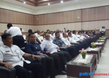 upati dan Wakil Bupati Lingga saat penerimaan predikat WTP (f/humas)