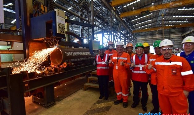 Bupati Karimun, Aunur Rafiq saat Menghadiri Tortue Development Project Phase 1 Hub/Terminal Marine Civil dan Facilities Scope di PT Saipem Karimun Yard