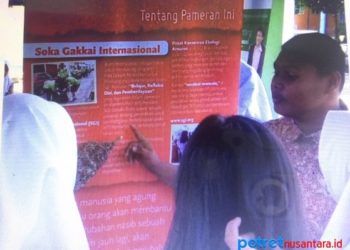 Anak-anak SMA 1 Karimun menampilkan tarian pada acara penutupan pameran Soka Gakkai Indonesia