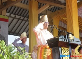 Wakil Bupati Karimun saat memimpin upacara di Coastal Area sempana HUT Kabupaten Karimun ke 20