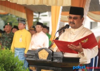 Bupati Karimun, Aunur Rafiq saat membacakan pidatonya