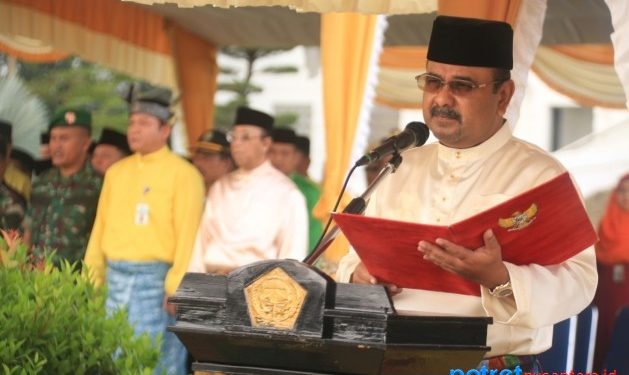 Bupati Karimun, Aunur Rafiq saat membacakan pidatonya