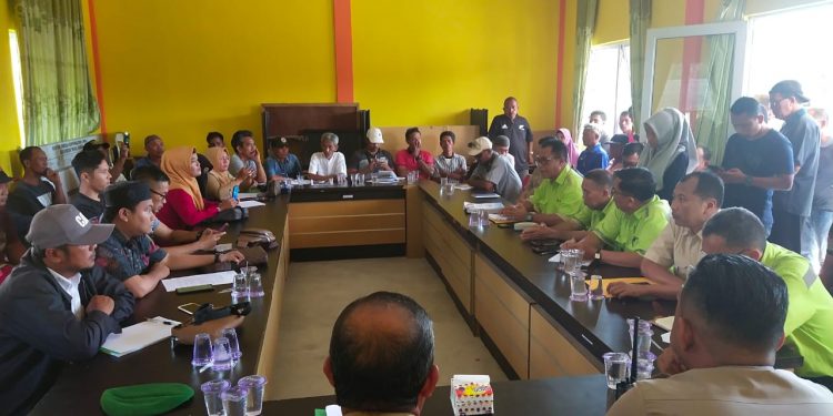 Warga Pasir Panjang Kuasakan Persoalan PT KG Ke Pengacara