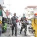 Cegah Covid-19, Akham Bersama Teman Akham Semprot Disinfektan Ratusan Rumah Di Kecamatan Meral