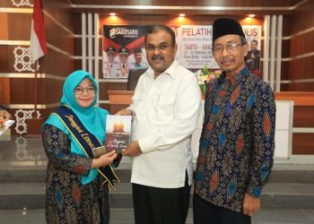Bupati Karimun: Syarat Kepala Sekolah, Harus Bisa Cipatakan Satu Buku