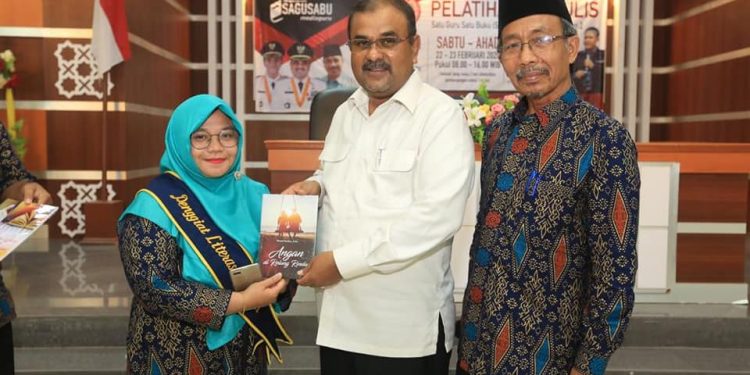 Bupati Karimun: Syarat Kepala Sekolah, Harus Bisa Cipatakan Satu Buku