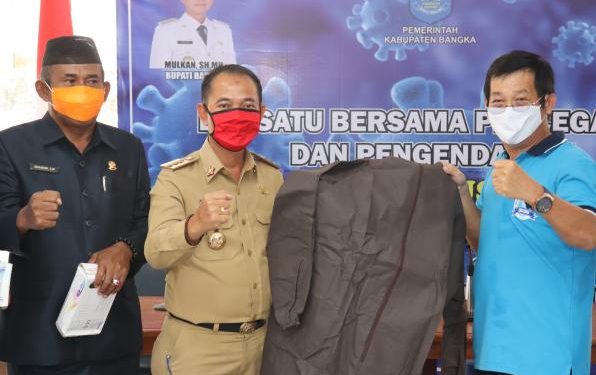 Peduli Covid-19 Pengusaha Bangka Serahkan APD, 5 Ton Beras Dan Dana Tunai