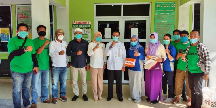 Bagikan Vitamin Ke ODP, PDP Dan Petugas, Charli Donna: Kita Berusaha Dan Berdoa Agar Semuanya Dinyatakan Sembuh