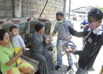 Bagikan Masker, IWO Karimun Sosialisasikan Maklumat Kapolri Dan Edaran Bupati Karimun Door To Door