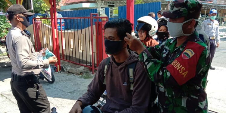 Jalankan Instruksi Gubernur, Polsek Karimun Gelar Razia Gabungan Pengendara Tidak Gunakan Masker