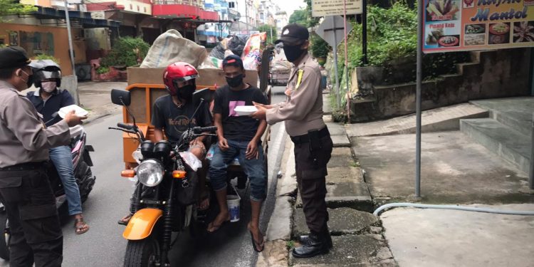 Hingga Dua Minggu Kedepan, Budi Hartono Berbagi Makanan Untuk Buka Puasa Kepada Masyarakat