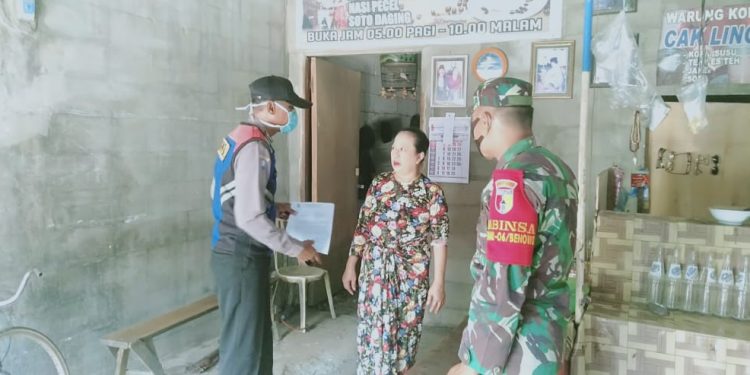 Sosialisasikan PSBB, Babinsa Benowo Turun Ke Rumah Warga