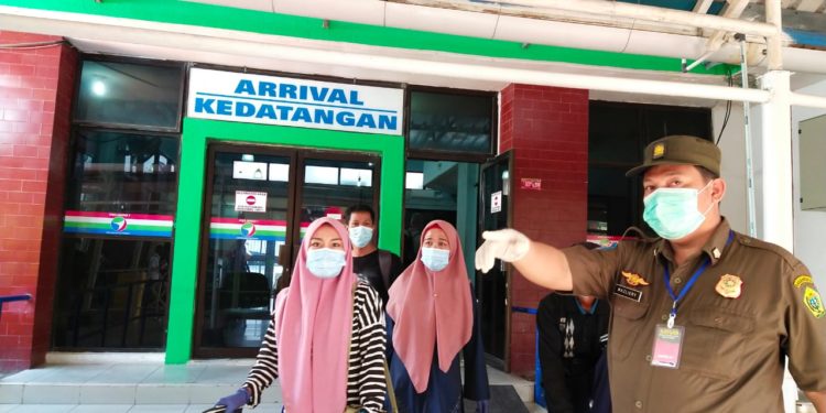 Tiba Dipelabuhan Internasional, 17 Warga Karimun Dari Malaysia Jalani Karantina
