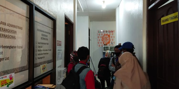 Tiba Dari Malaysia 17 Warga Karimun Jalani PCR, Ini Hasilnya