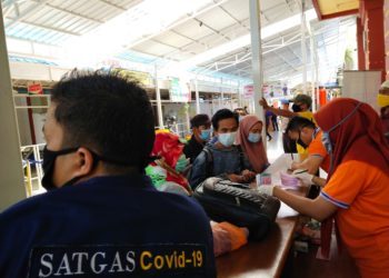 Relawan Gugus Tugas Kawal 101 Penumpang Transit Dari Malaysia