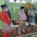 Wabup Bagikan Beras Hasil Sawahnya Serta Salurkan Paket Sembako Dan Zakat