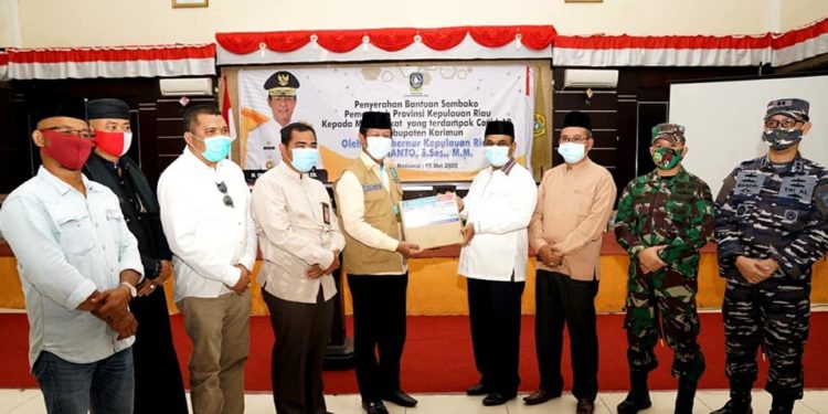 35 Ribu Paket Bantuan Propinsi Kepri Diterima Bupati Karimun