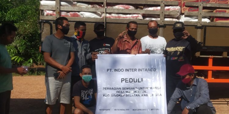 PT. Indo Inter Intraco Sumbangkan Ratusan Paket Sembako Ke Warga Desa Marok Kecil