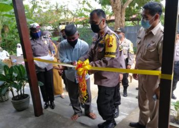 Polres Lingga Serahkan Bantuan Renovasi Rumah Kepada Tugiman