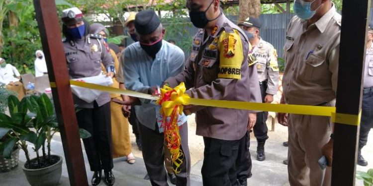 Polres Lingga Serahkan Bantuan Renovasi Rumah Kepada Tugiman