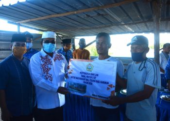 Kelompok Nelayan Dapat Bantuan Pompong, Rafiq Harapkan Dinas Terkai Berikan Pembinaan