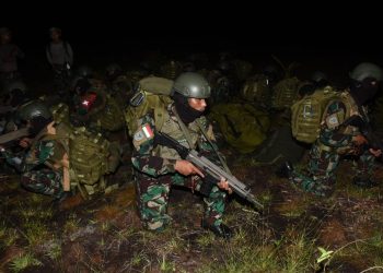 Terjun Tempur Awali Latpasrat Korps Marinir Tahun 2020 di Pantai Todak