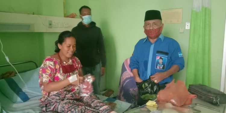 Ditengah Pandemi, Tohir Tetap Berikan Dukungan Moral Kepada Orang Sakit