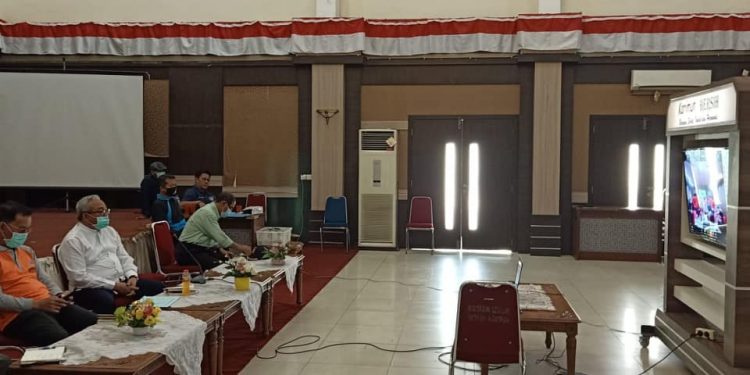 Sekda Karimun Ikuti Video Konference Bersama Kemendagri Terkait Penanganan Covid-19