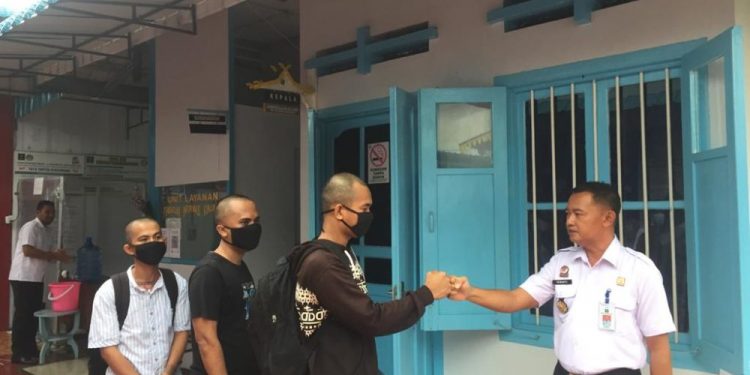 Empat Orang WBP Lapas Dabo Terima Asimilasi Tahanan Rumah