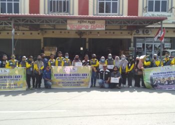 Bantu Pembiayaan Penderita Tumor Hati, Tiga Kelompok KKN Universitas Karimun Bersama PMII Turun Kejalan Galang Dana