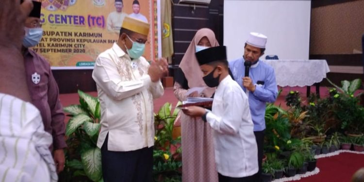 Bupati Karimun Resmikan Pelatihan 52 Santri – Santriwati MTQ Tingkat Provinsi Tahun 2020