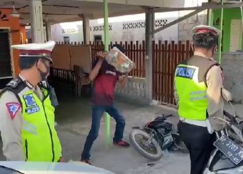Nekat, Pengendara Rusak Motornya Lantaran Tidak Terima Ditilang