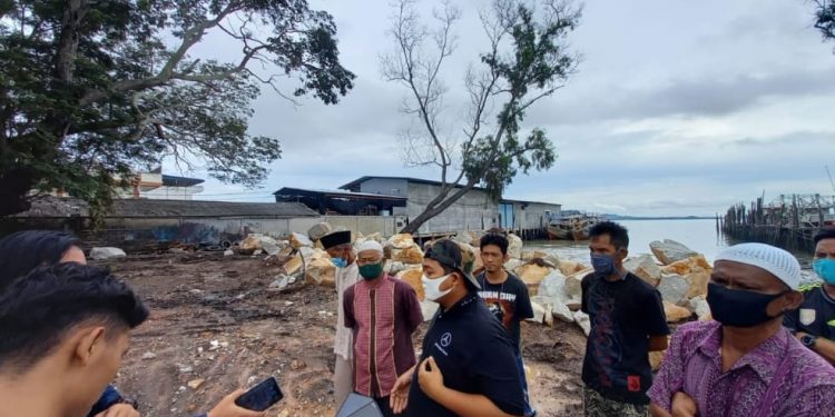 Belum Kantongi Izin, Pegusaha Nekat Reklamasi Bibir Pantai Di Meral