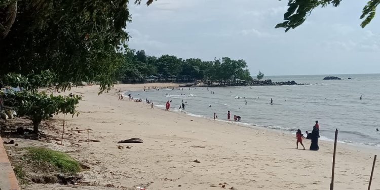 Libur Panjang, Pantai Pelawan Jadi Obyek Favorit