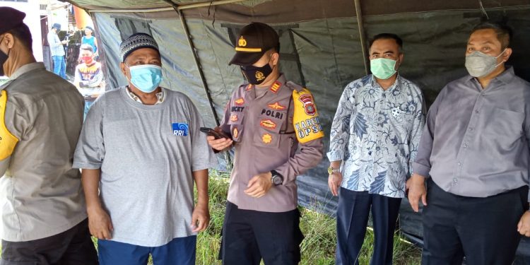 Puluhan Rumah Diterjang Angin Puting Beliung, Pjs Bupati Karimun Langsung Bentuk Dapur Umum