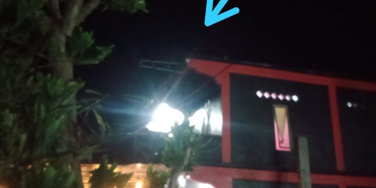 Pasang Kanopi, A  13 Tahun Meninggal Tersengat Listrik