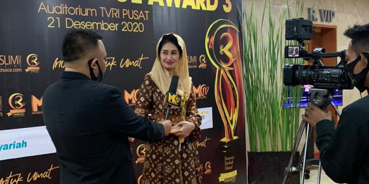 Thia Yufada Raih Penghargaan Inspiring Figure Moeslim Nasional, Fashion Gambo Muba Mendunia