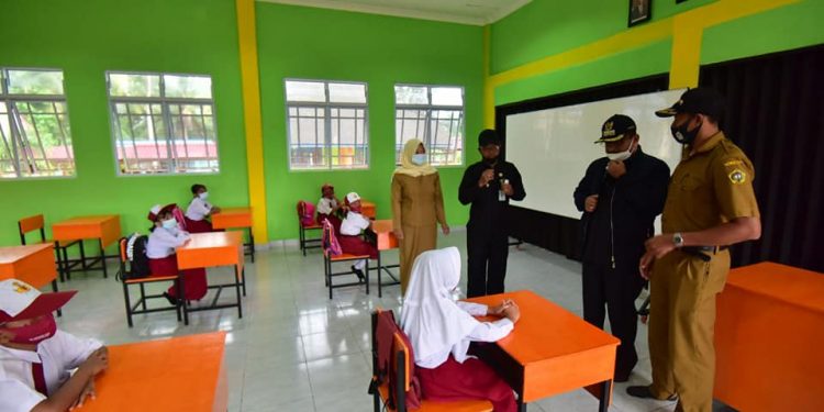 Karimun Zona Merah, Sekolah Belajar Secara Daring