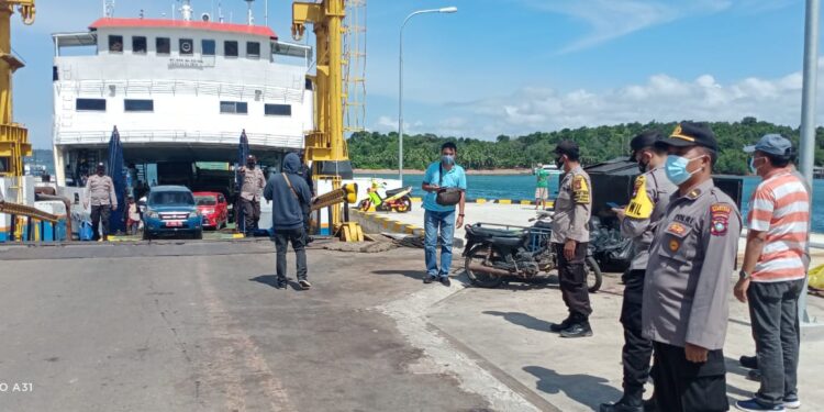 Kapolsek KKP Batam Kawal Kedatangan Vaksin 19 Tahap Ke Dua