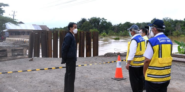 Presiden Instruksikan Perbaikan Sarana Penghubung yang Rusak Akibat Banjir Di Kalsel