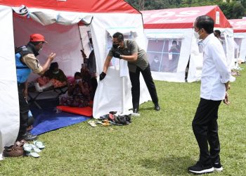 Presiden Kunjungi Posko Pengungsian Mamuju dan Pastikan Bantuan bagi Warga Terdampak Gempa