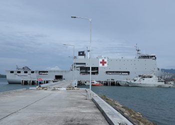 Rumah Sakit Apung TNI Tangani Pasien Korban Gempa di Sulawesi Barat